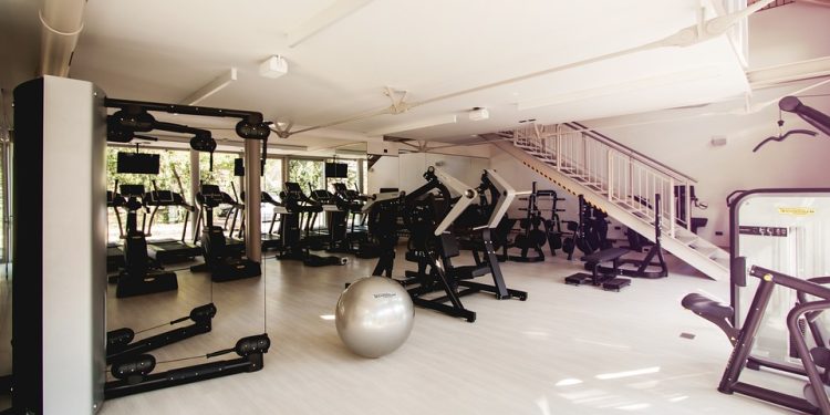 Strength Training vs Cardio: Pros & Cons